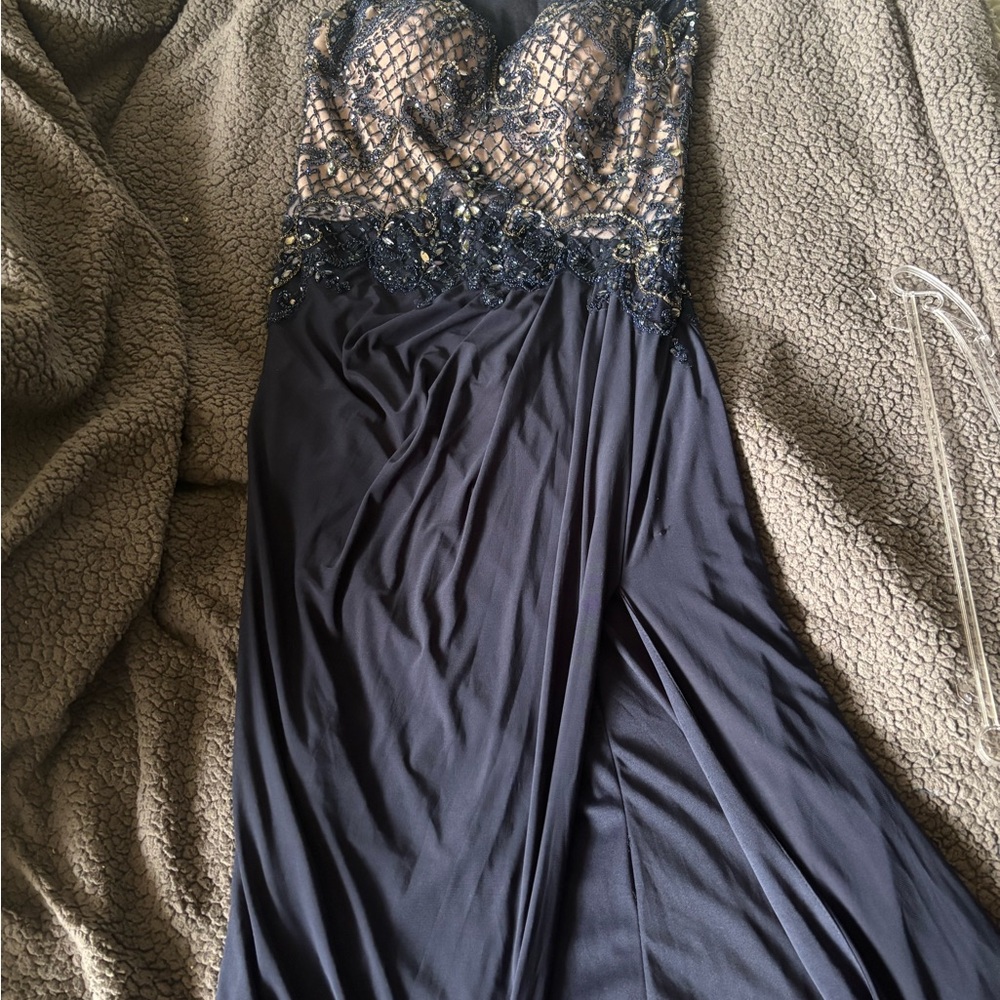 Black Sleeveless Sweetheart Prom Gown